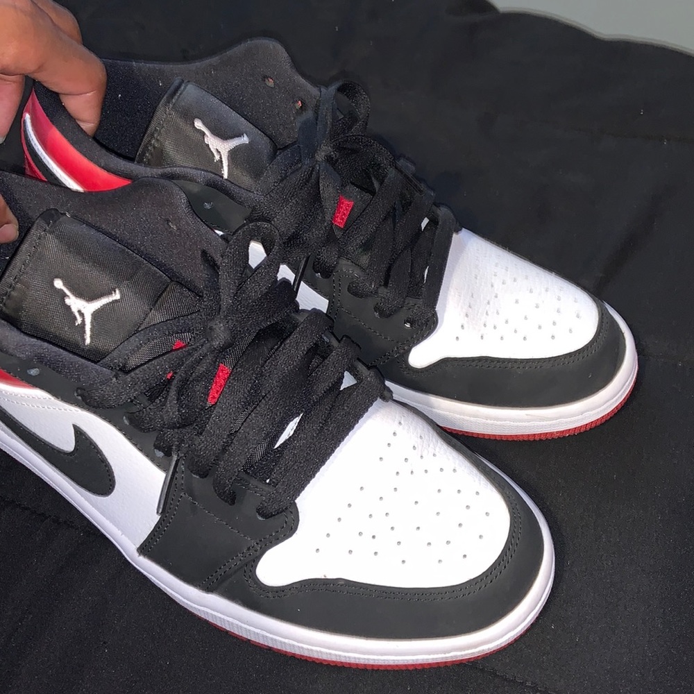 Jordan 1 (Black Toe)
